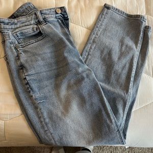 American Eagle Outfitters Light Wash Mom Straight Jeans